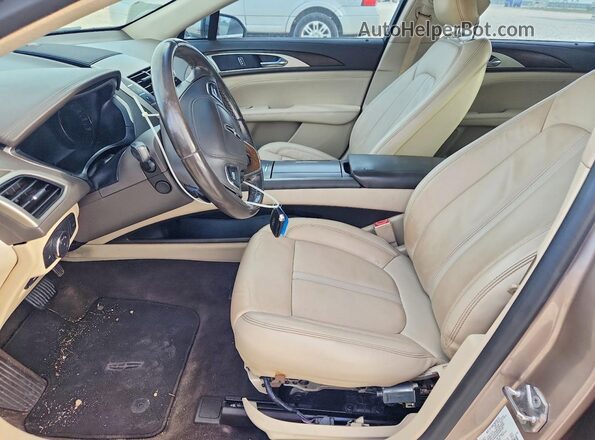 3LN6L5C99JR621193 2018 LINCOLN MKZ Золотой Вид салона спереди