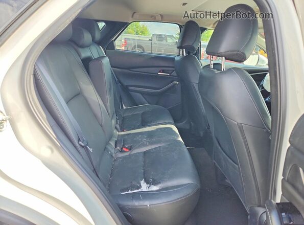 3MVDMBCM6RM681564 2024 MAZDA CX-30 White Widok wnętrza z tyłu