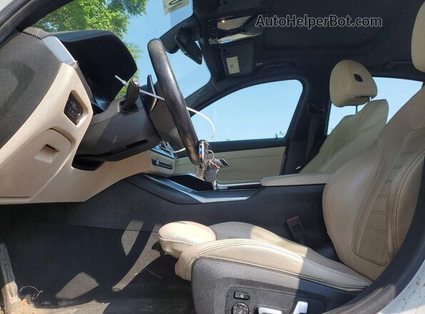 3MW5R7J00M8B49634 2021 BMW 3 SERIES White Widok wnętrza z przodu