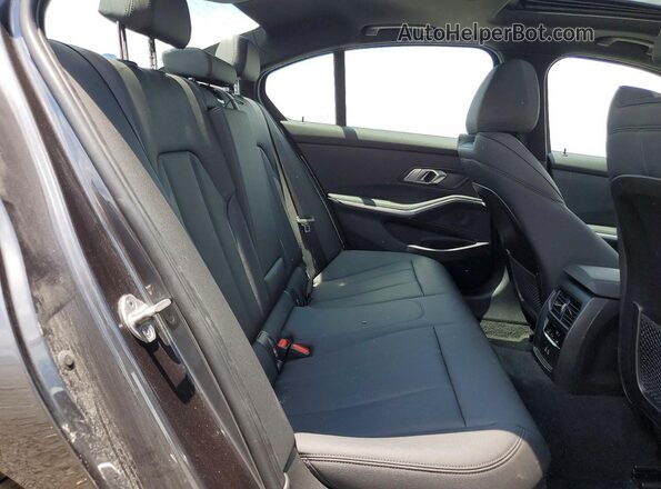 3MW5R7J03M8C00575 2021 BMW 3 SERIES Gray Widok tylnych siedzeń