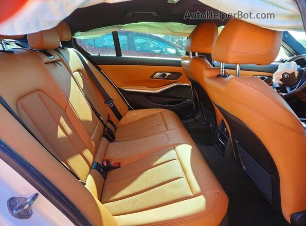 3MW5R7J06N8C51618 2022 BMW 3 SERIES White Rear seats view
