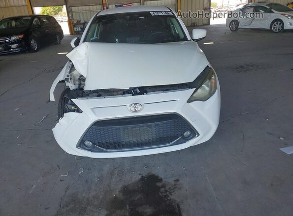 3MYDLBYV4LY711720 2020 TOYOTA YARIS White Widok z przodu