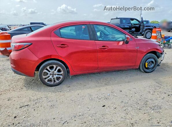 3MYDLBYV5HY155022 2017 TOYOTA YARIS Red Trasero derecho