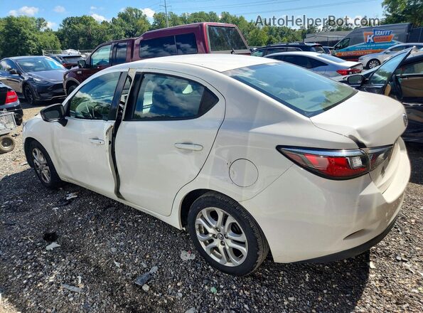 3MYDLBYV5HY176758 2017 TOYOTA YARIS Белый Задняя левая четверть
