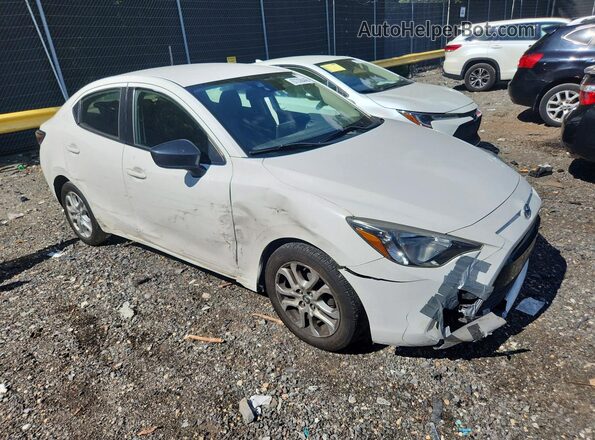 3MYDLBYV5HY176758 2017 TOYOTA YARIS Белый Передняя правая четверть