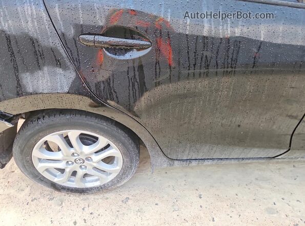 3MYDLBYV6HY191334 2017 TOYOTA YARIS Black Հետևի նստատեղերի տեսք