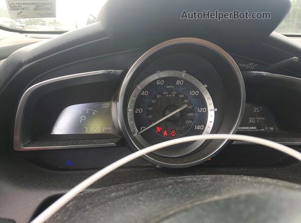 3MYDLBYV8HY153023 2017 TOYOTA YARIS Серебряный Вид щитка приборов