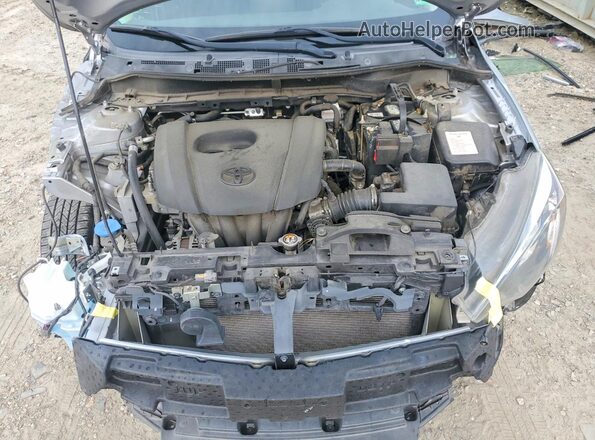 3MYDLBYV8HY153023 2017 TOYOTA YARIS Серебряный Вид задней части салона