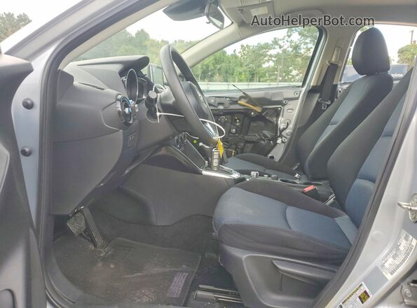 3MYDLBYV8HY153023 2017 TOYOTA YARIS Серебряный Вид салона спереди