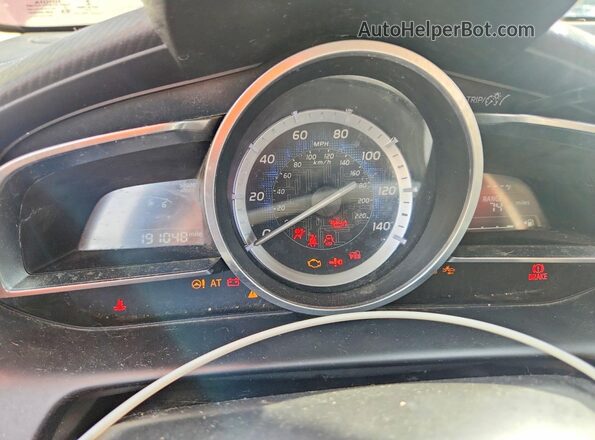 3MYDLBYV8HY187785 2017 TOYOTA YARIS Красный Вид щитка приборов