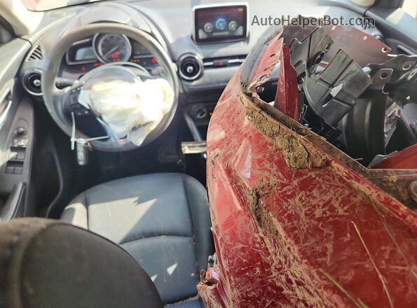 3MYDLBYV8HY187785 2017 TOYOTA YARIS Красный Вид панели приборов