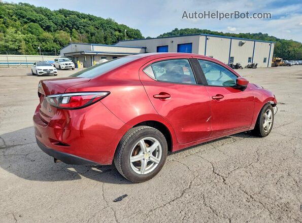 3MYDLBYV8HY187785 2017 TOYOTA YARIS Красный Задняя правая четверть
