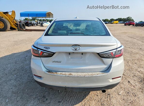 3MYDLBYV9KY504075 2019 TOYOTA YARIS White Rear view