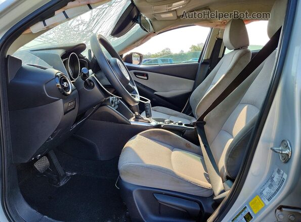 3MYDLBYV9KY504075 2019 TOYOTA YARIS White Front interior view