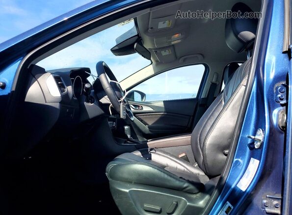 3MZBN1L34JM178107 2018 MAZDA 3 Blue Widok wnętrza z przodu