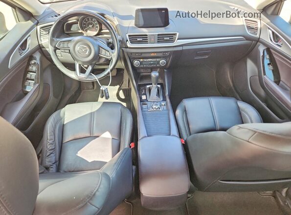 3MZBN1V79HM101047 2017 MAZDA 3 Brown Widok deski rozdzielczej