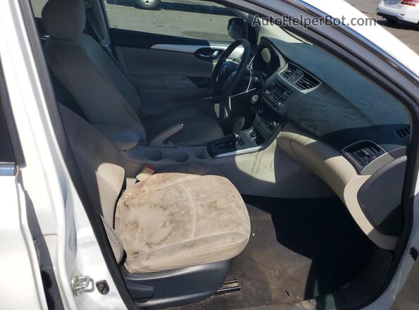 3N1AB7AP0HY304324 2017 NISSAN SENTRA Белый Вид салона спереди