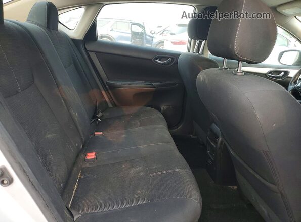 3N1AB7AP0JY320870 2018 NISSAN SENTRA Silver Widok tylnych siedzeń
