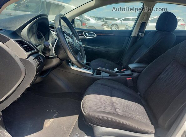 3N1AB7AP2JL648126 2018 NISSAN SENTRA Silver Вид салону спереду