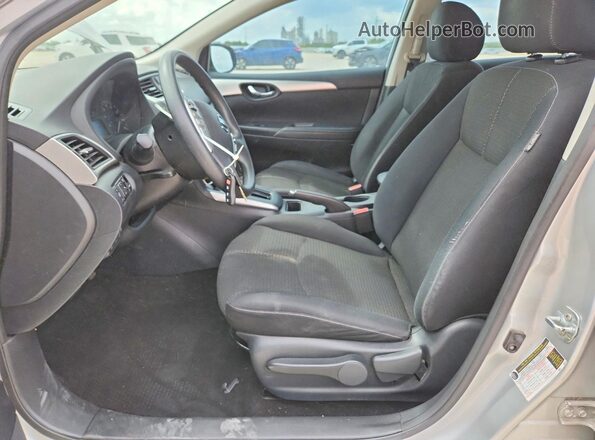 3N1AB7AP4HY251904 2017 NISSAN SENTRA Silver Front interior view