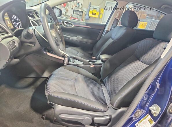 3N1AB7AP5JY203768 2018 NISSAN SENTRA Blue Вид салону спереду