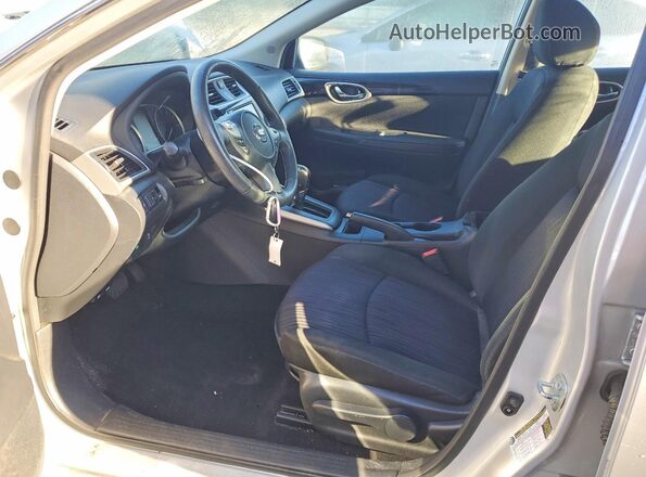 3N1AB7AP7KY358646 2019 NISSAN SENTRA Silver Widok wnętrza z przodu