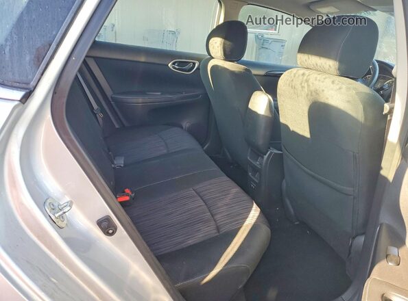 3N1AB7AP7KY358646 2019 NISSAN SENTRA Silver Widok tylnych siedzeń