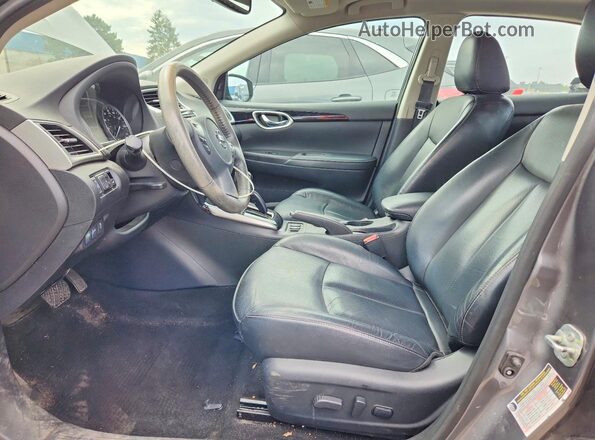 3N1AB7AP8JY257842 2018 NISSAN SENTRA Серебряный Вид салона спереди