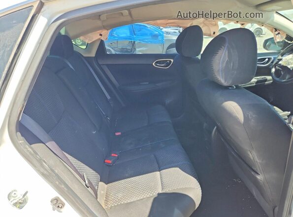 3N1AB7AP8JY284930 2018 NISSAN SENTRA White Вид задніх сидінь