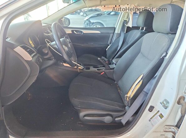 3N1AB7APXJY335103 2018 NISSAN SENTRA White Вид салону спереду