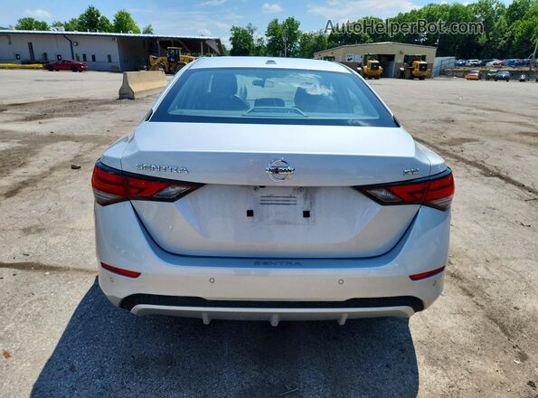 3N1AB8CV4MY299897 2021 NISSAN SENTRA Серебряный Вид сзади
