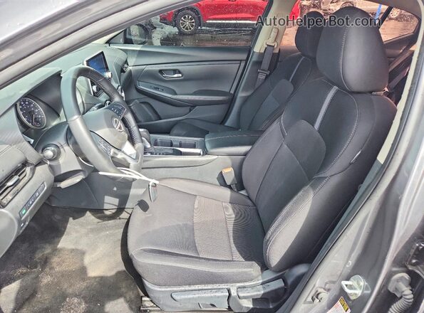 3N1AB8CVXRY230204 2024 NISSAN SENTRA Gray Вид салону спереду