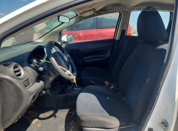 3N1CE2CP9JL352374 2018 NISSAN VERSA White Front interior view