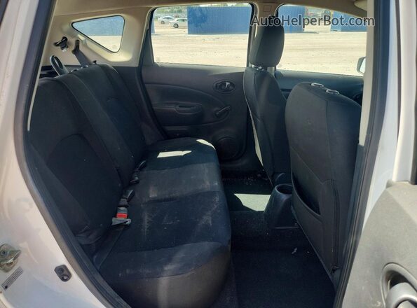 3N1CE2CP9JL352374 2018 NISSAN VERSA White Rear seats view
