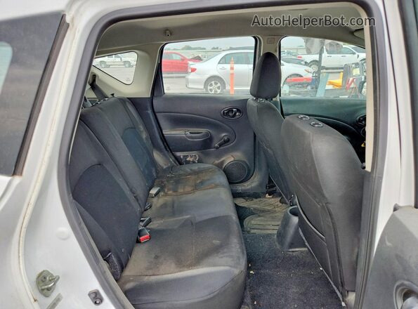 3N1CE2CP9JL355632 2018 NISSAN VERSA White Vista de los asientos traseros