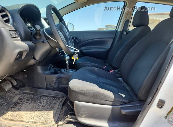 3N1CE2CP9JL366940 2018 NISSAN VERSA White Vista interior delantera