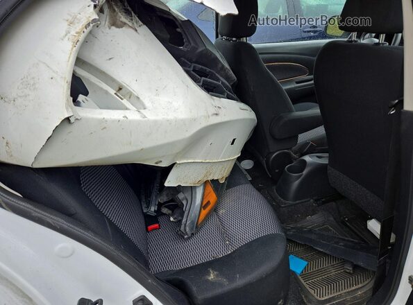 3N1CK3CP2HL264758 2017 NISSAN MICRA White Вид задніх сидінь