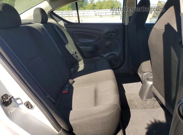 3N1CN7AP2GL859268 2016 NISSAN VERSA Silver Вид задніх сидінь