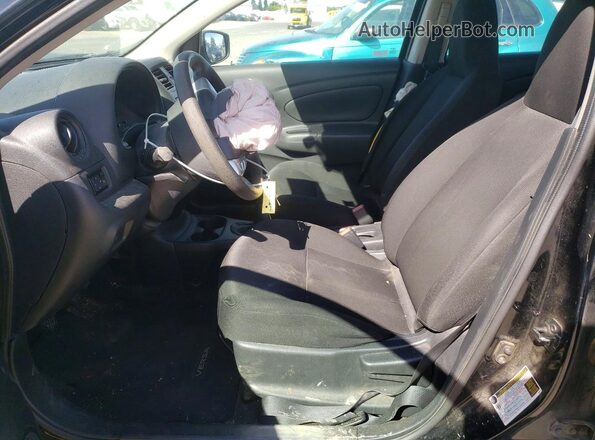 3N1CN7APXGL907907 2016 NISSAN VERSA Черный Вид салона спереди