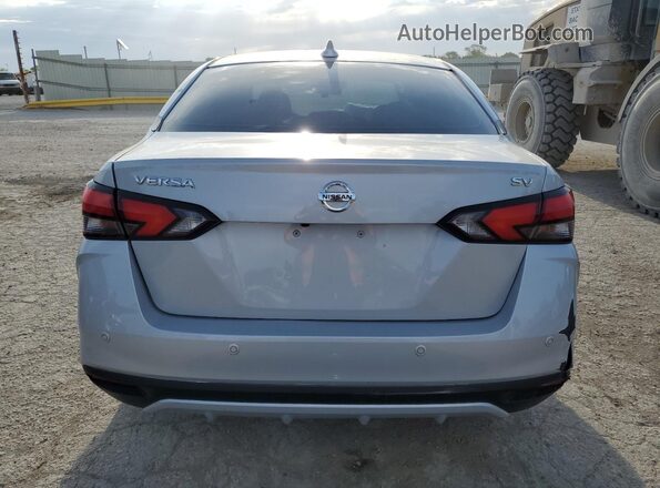 3N1CN8EV9ML809347 2021 NISSAN VERSA Silver Vista trasera