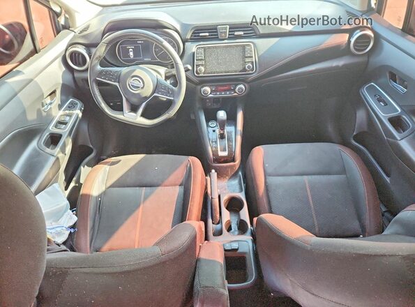 3N1CN8FV6LL808380 2020 NISSAN VERSA Silver Widok deski rozdzielczej