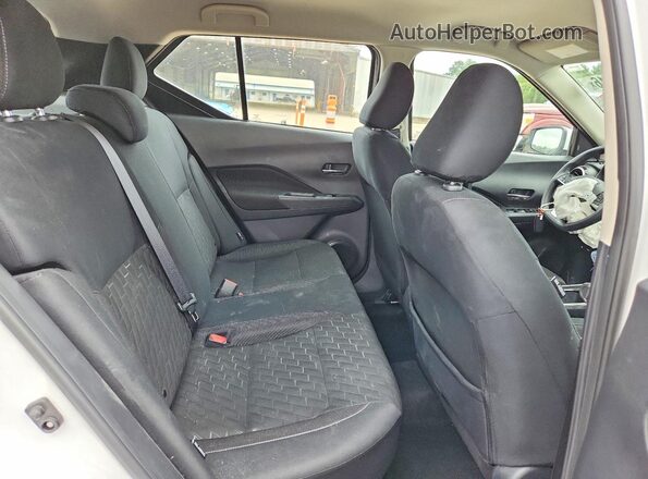 3N1CP5CV5RL529024 2024 NISSAN KICKS White Widok wnętrza z tyłu