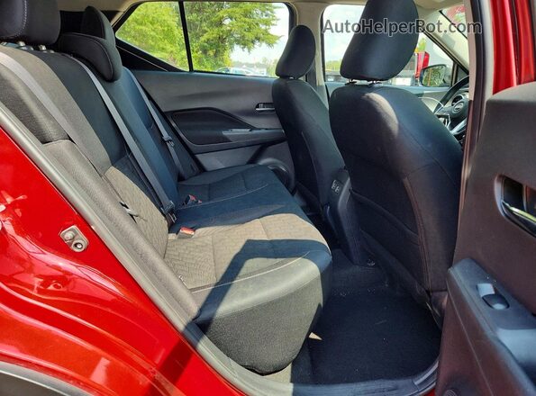 3N1CP5CVXRL558180 2024 NISSAN KICKS Red Widok tylnych siedzeń