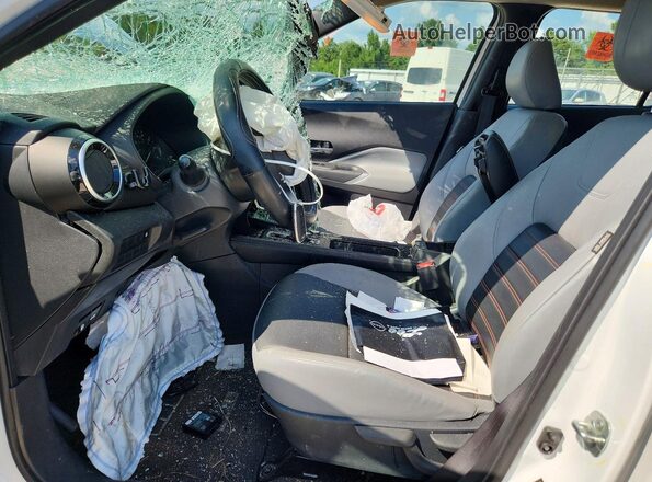 3N1CP5DV0PL526639 2023 NISSAN KICKS White Front interior view