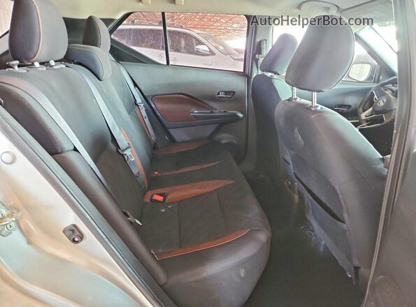 3N1CP5DV5LL570761 2020 NISSAN KICKS Silver Widok wnętrza z tyłu