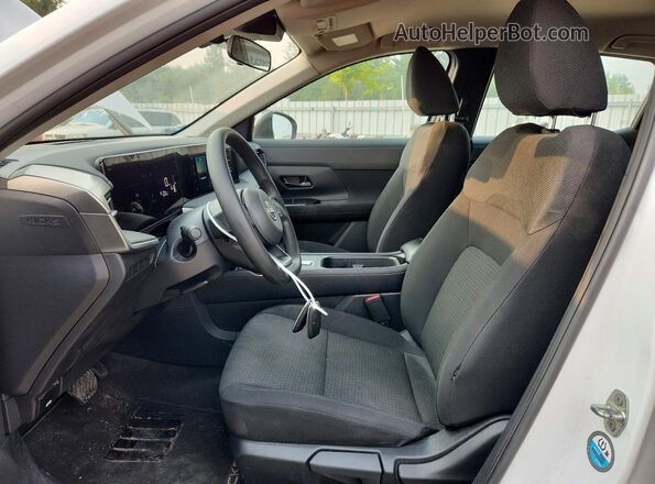 3N8AP6BB1SL361278 2025 NISSAN KICKS White Vista interior delantera