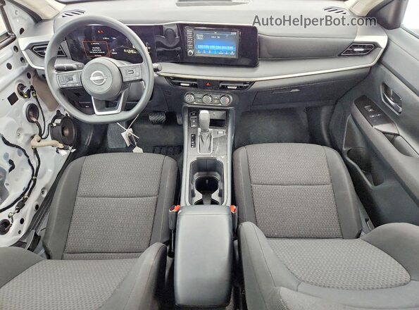 3N8AP6BB8SL380328 2025 NISSAN KICKS White Vista del salpicadero