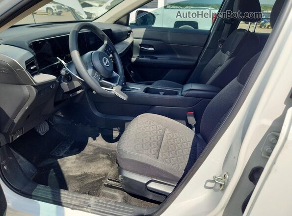 3N8AP6CA9SL334982 2025 NISSAN KICKS White წინა სალონის ხედი