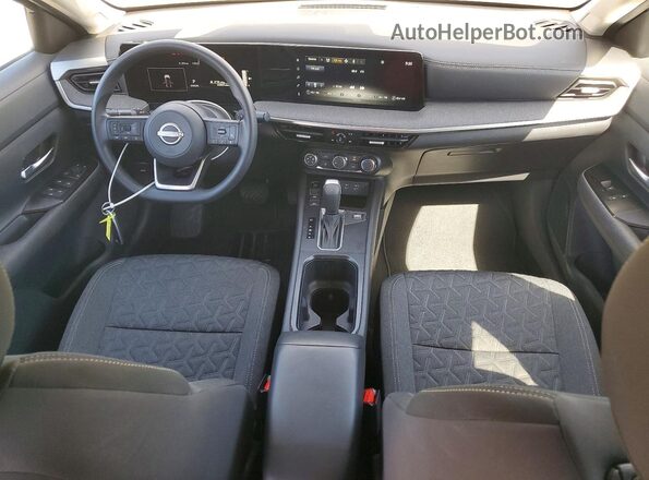 3N8AP6CA9SL443314 2025 NISSAN KICKS Черный Вид панели приборов