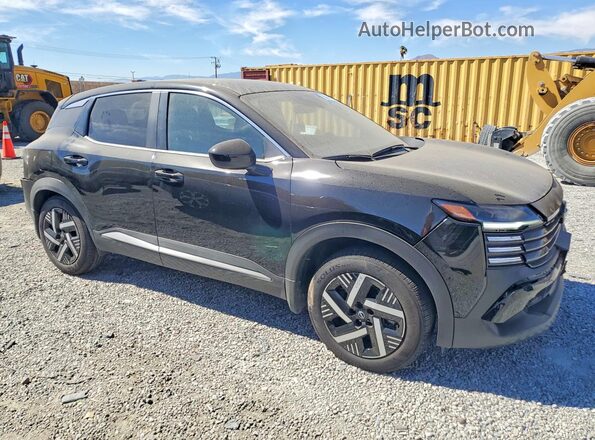 3N8AP6CA9SL443314 2025 NISSAN KICKS Черный Передняя правая четверть